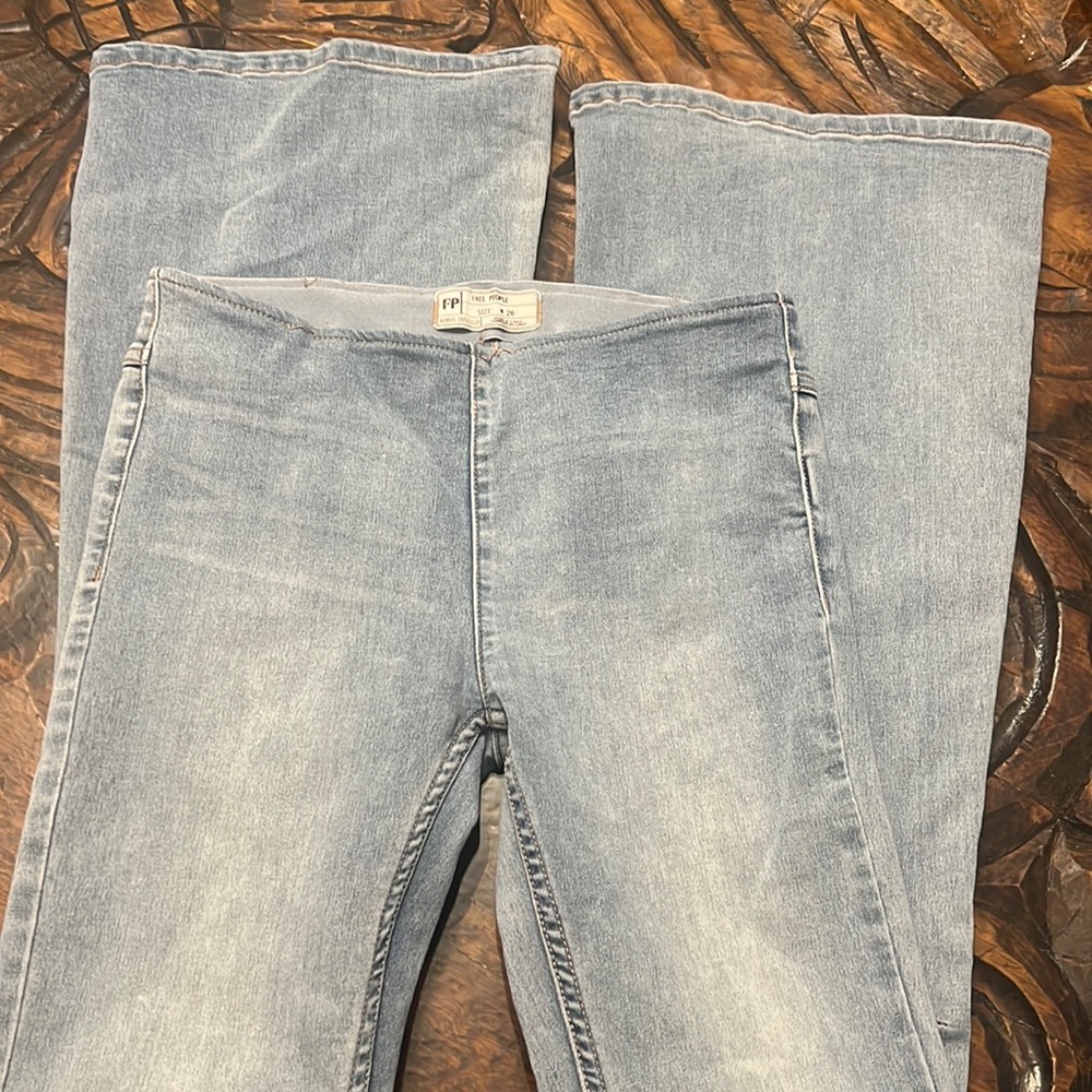 Free people Jean bell bottom. Stretch waist. Sz 26